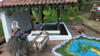 La asociación de vecinos Pueblo de Vioño, ganadora del concurso de enramado de fuentes de Gozón
