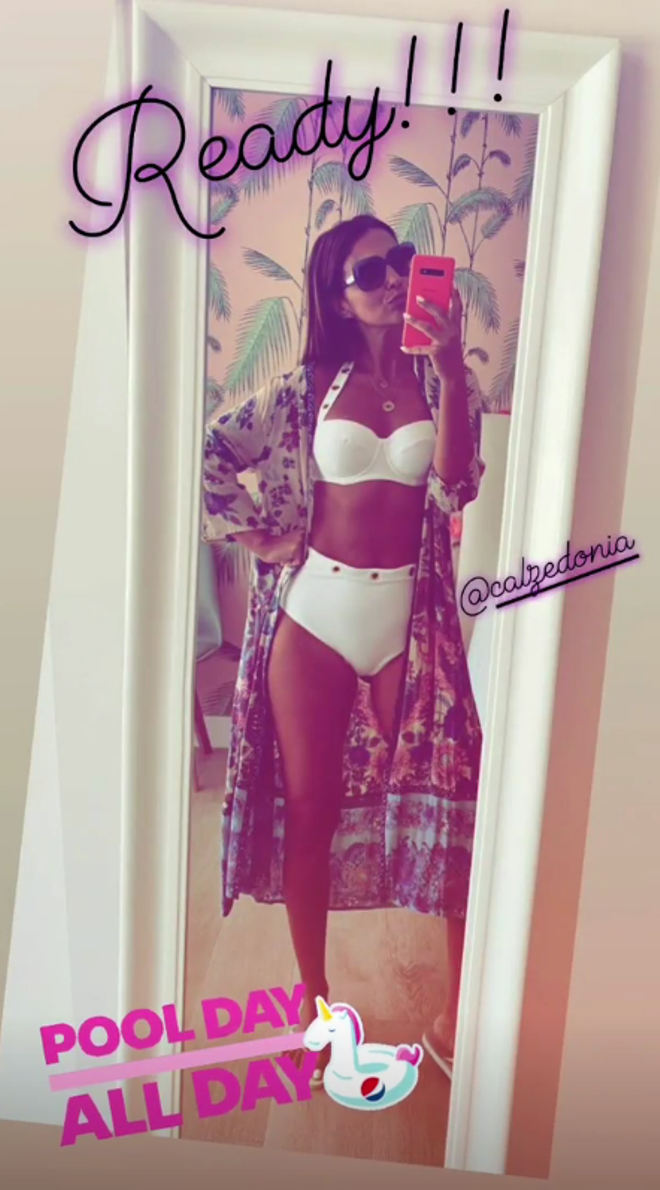 Paula Echevarría con bikini blanco de Calzedonia de estilo vintage