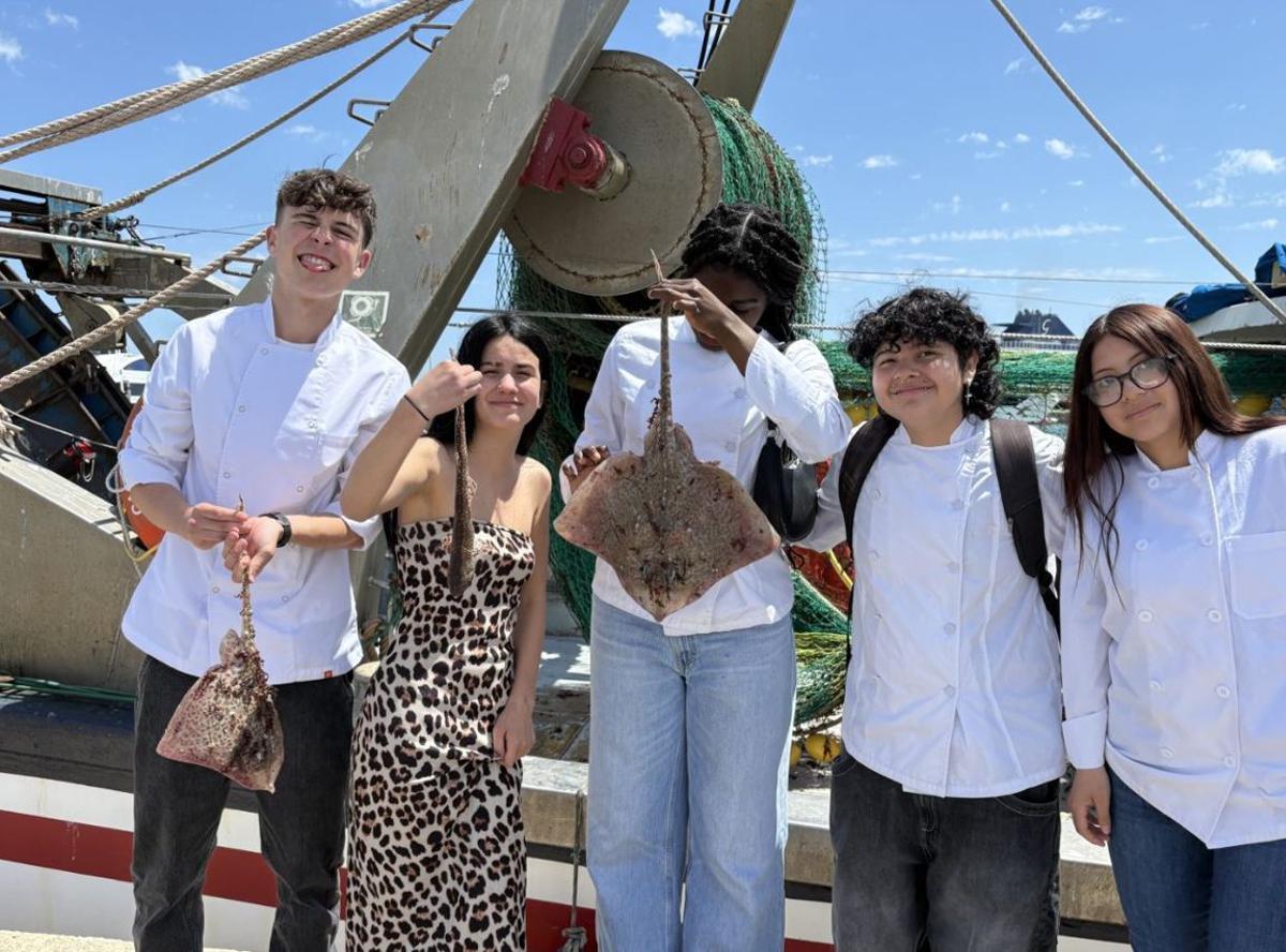 Entre redes y fogones: lección de pesca para los alumnos del Isidor Macabich
