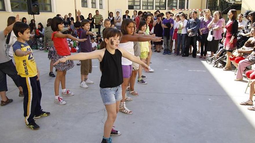 Disfraces y pompones para celebrar el fin del curso.