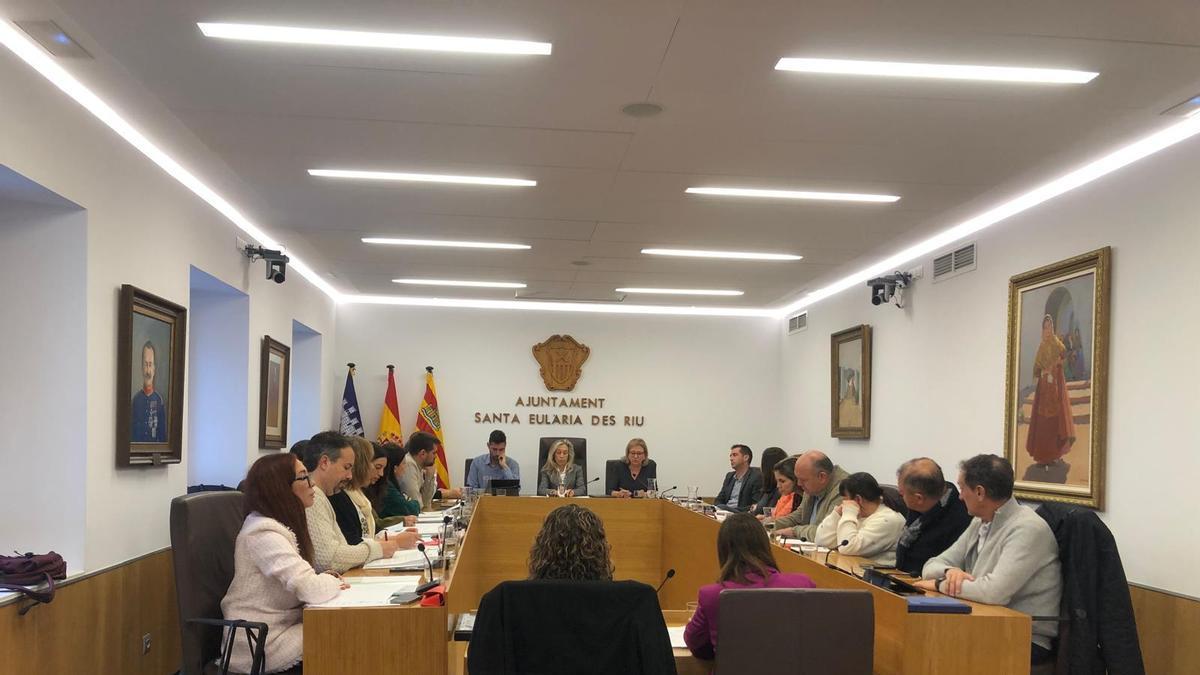 Imagen del pleno de enero de Santa Eulària.