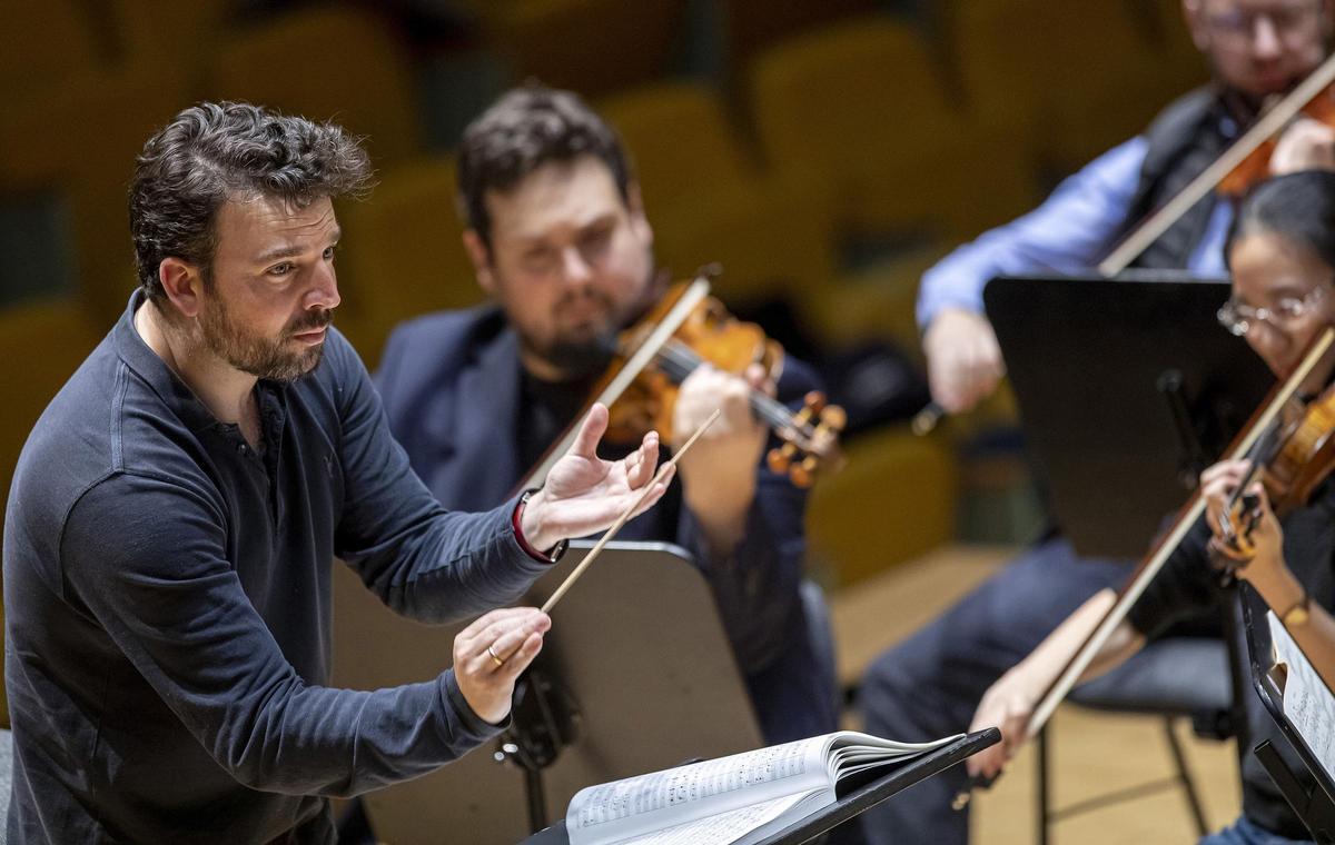 El maestro americano James Gaffigan al frente de la OCV.