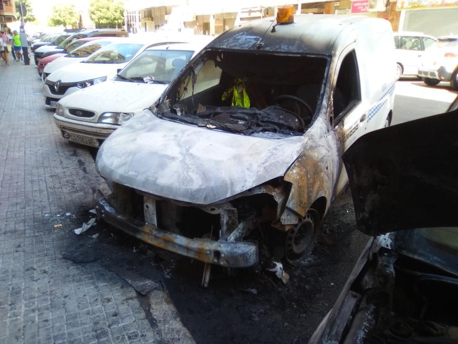 Pegan fuego a una furgoneta de Emaya y a una excavadora en Palma