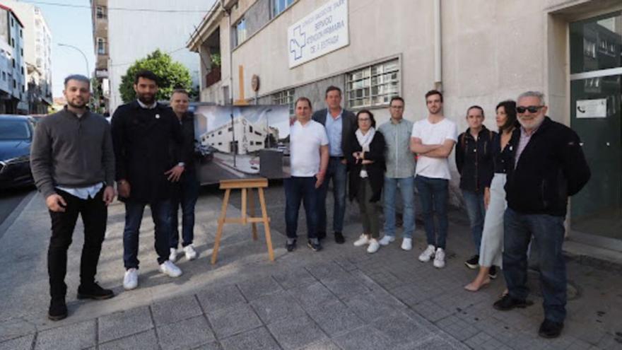 Besteiro junto a López Bueno y su equipo en la Avenida de Santiago.