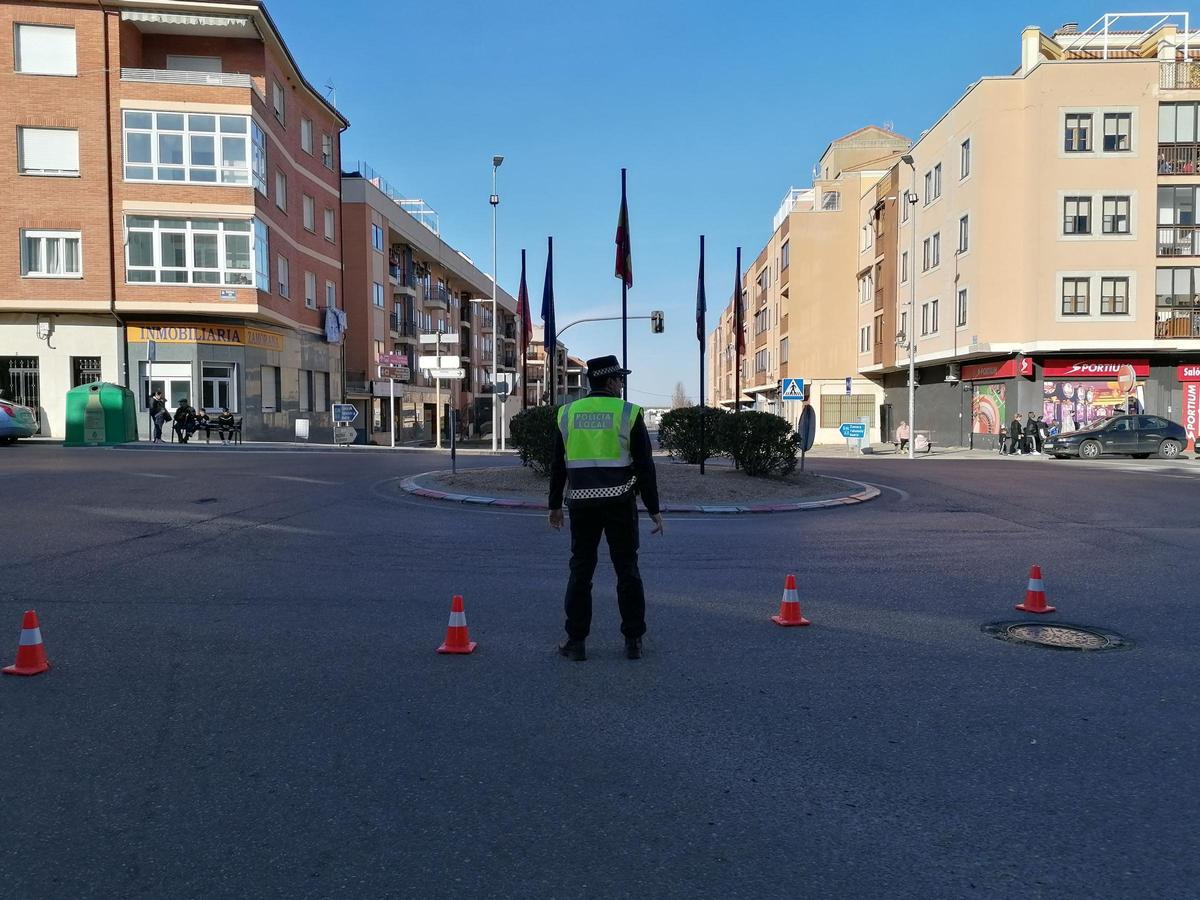 Un agente de la Policía Local, en un servicio preventivo de seguridad vial.