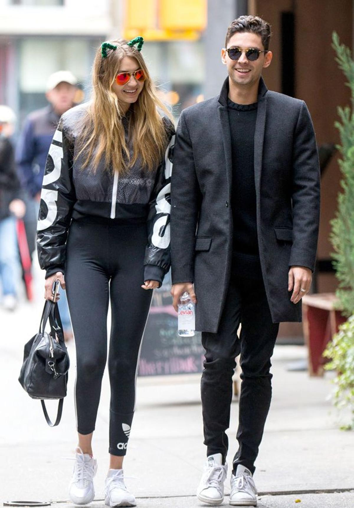 Gigi Hadid con leggings en un look sport