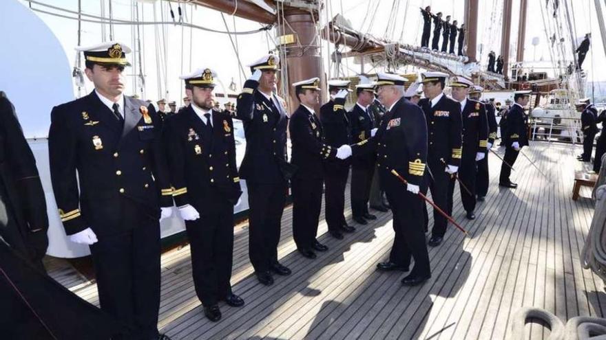 Acto de despedida del buque escuela, en la jornada de ayer en Cádiz. // Armada Española