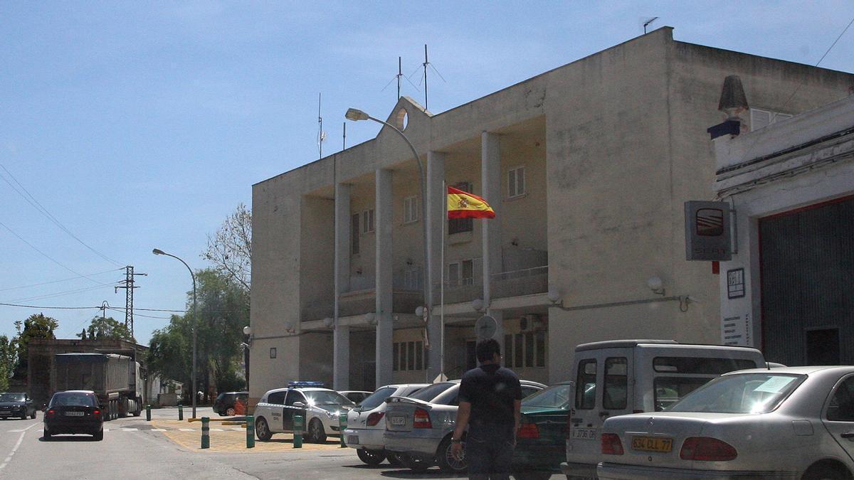 Vista exterior del cuartel de la Guardia Civil de Cullera, en una imagen de archivo.