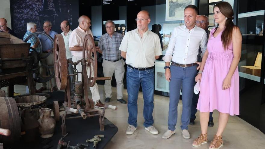 La consellera de Agricultura, Mireia Mollà, ayer en el Pinós durante el encuentro con regantes del Vinalopó y l&#039;Alacantí.