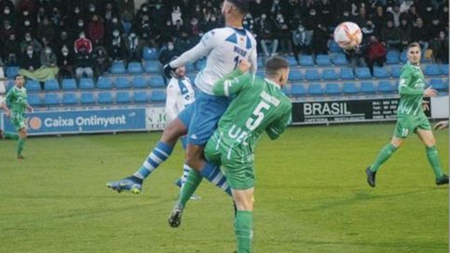 El Alcoyano doblega al Cornellà y va como un cohete (2-0)