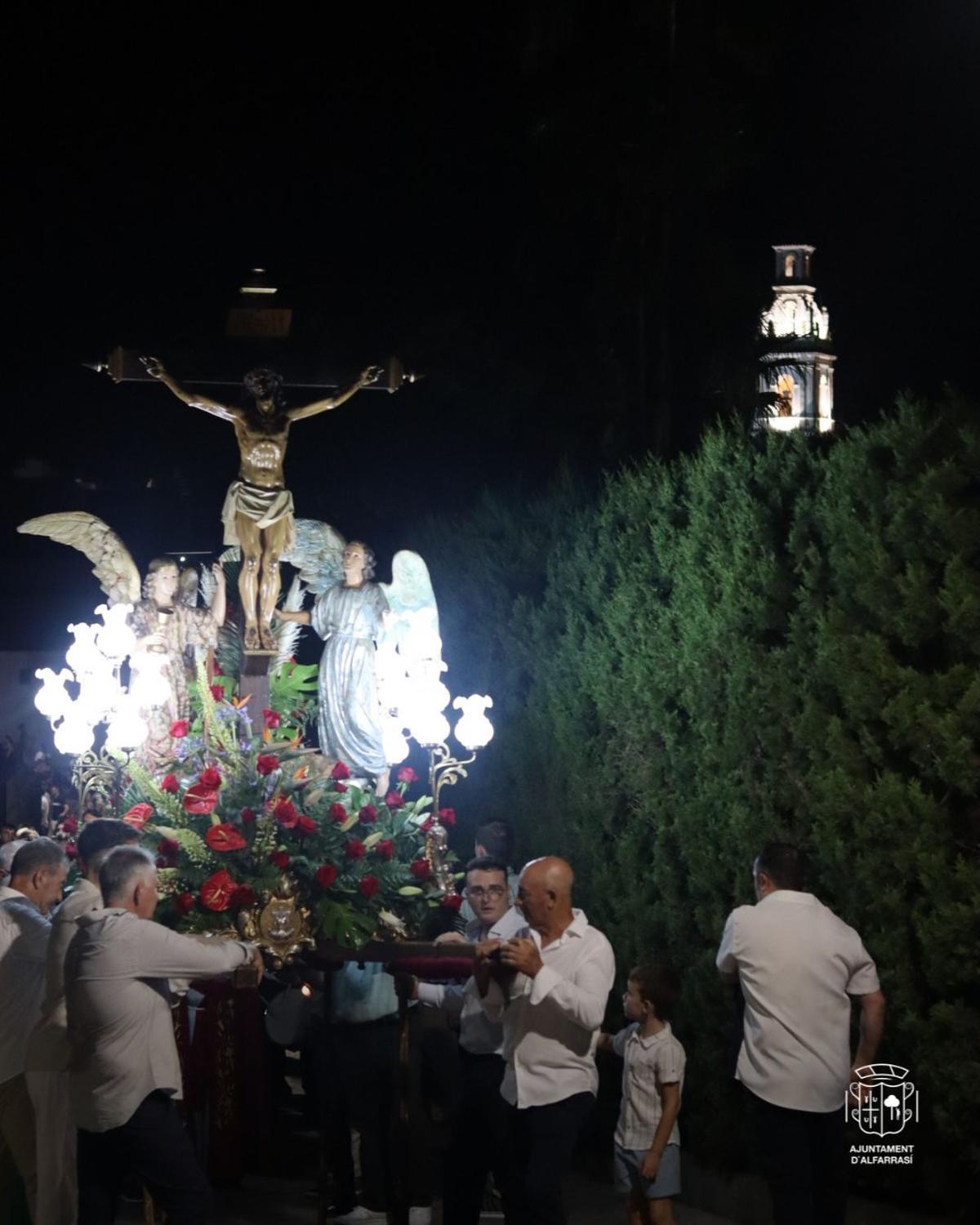La bajada del Santíssim Crist de l’Agonia desde la ermita hasta la iglesia parroquial.