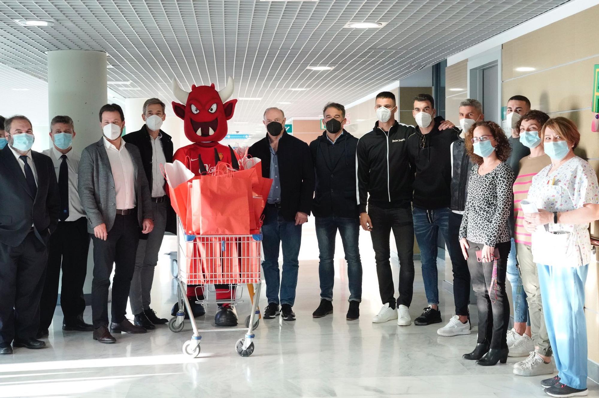 Visita del Real Mallorca al Hospital de Son Espases