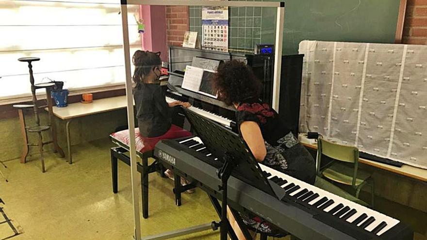 Una clase de piano en la Escuela de Música. | E. P.
