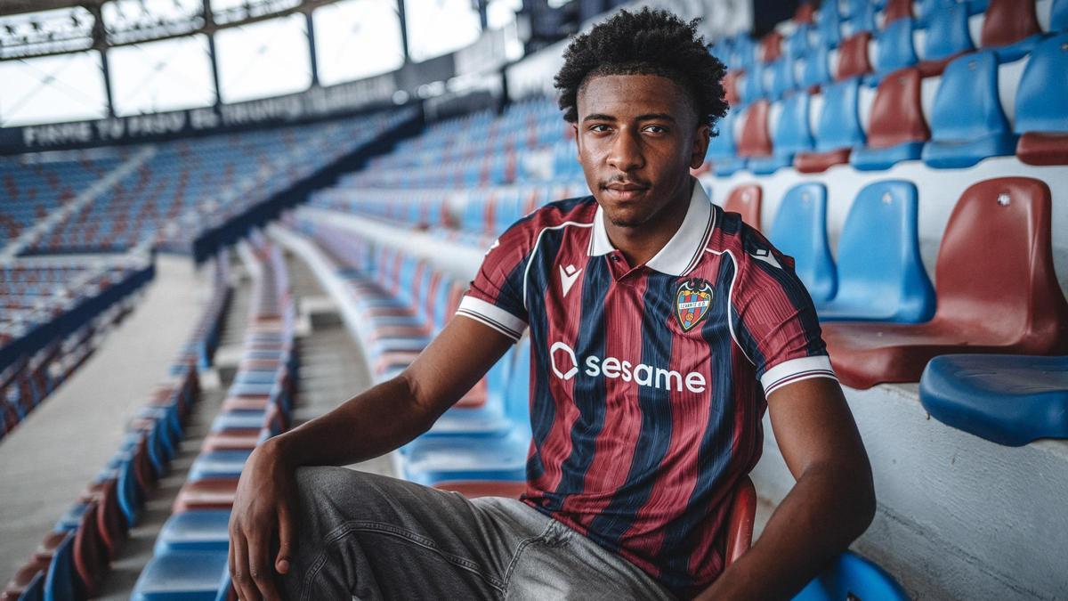 Las primeras palabras de Yanis Musuayi como jugador del Levante UD