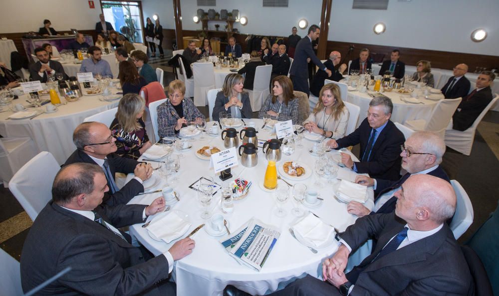 Torres-Dulce participa en el desayuno-coloquio organizado por el Foro Alicante