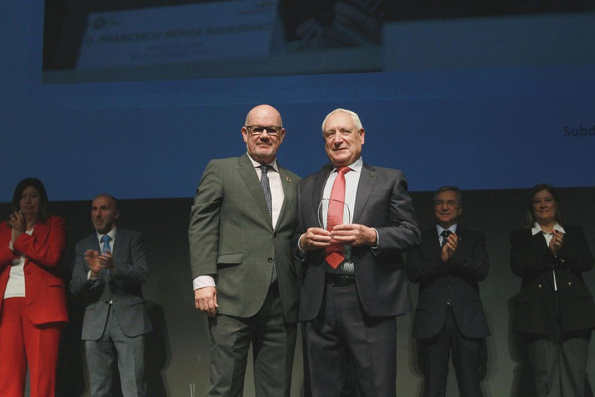 Francisco Nóvoa, junto al subdelegado del Gobierno, Eladio Santos.