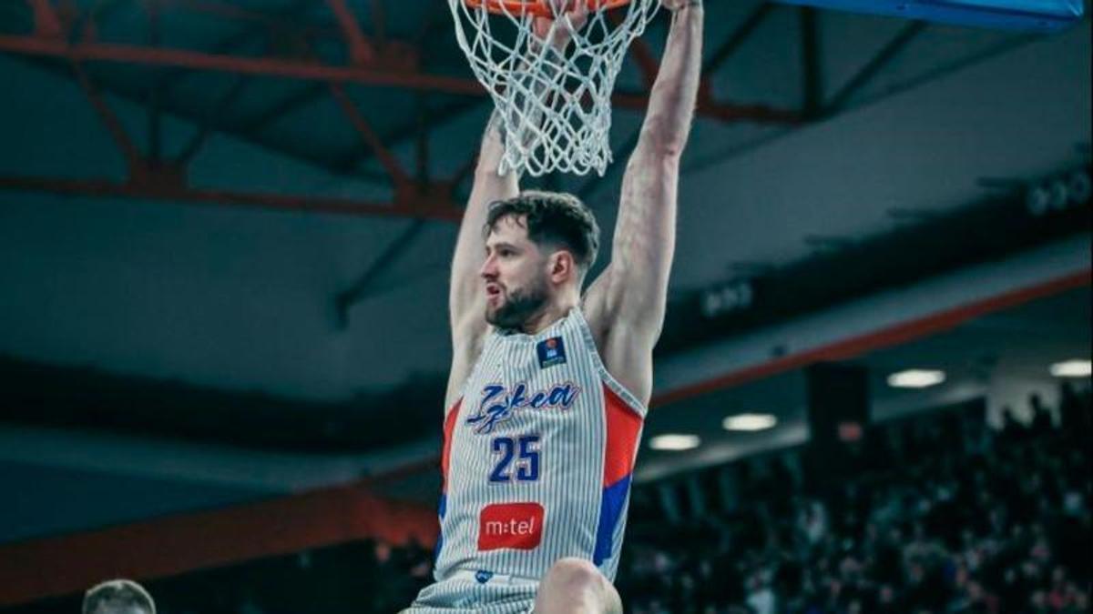 Maric fent una esmaixada amb l'Igokea