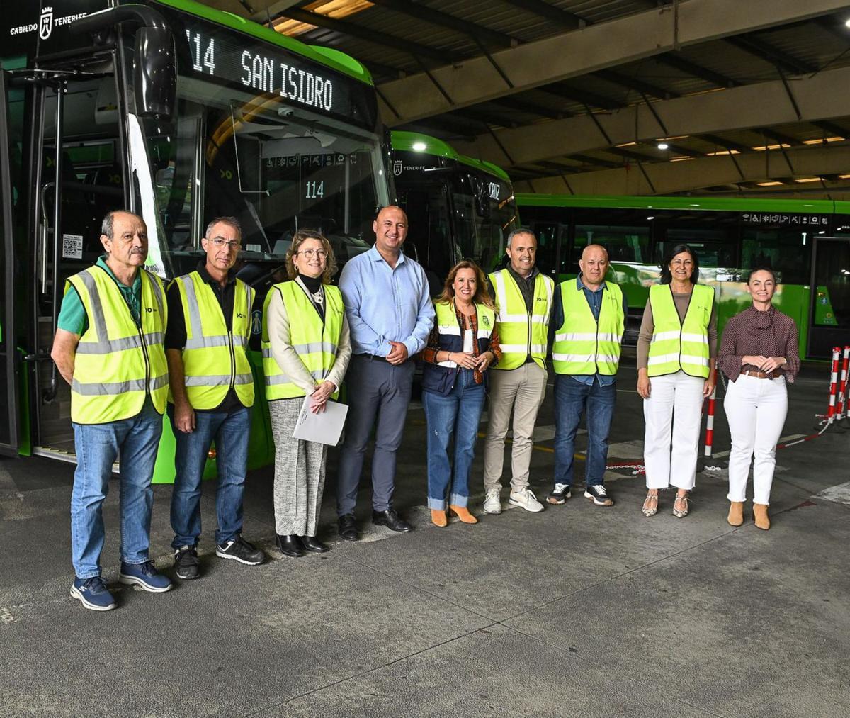 Rosa Dávila y José Domingo Regalado, alcalde de Granadilla (c), con autoridades y técnicos. | EL DÍA