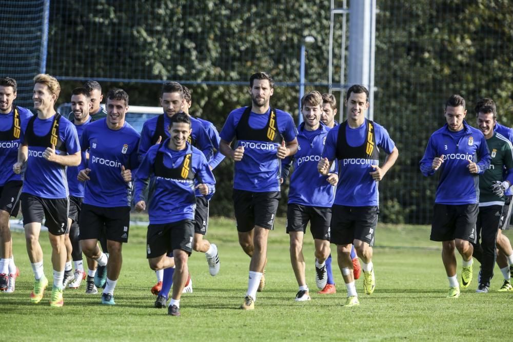 Entrenamiento a puerta cerrada del Real Oviedo en El Requexón