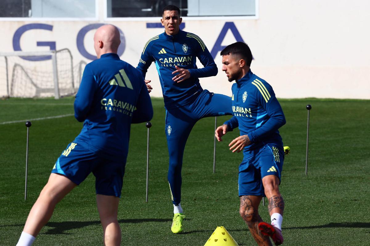 El Yamiq realiza ejercicios en la Ciudad Deportivo entre Valery y Tasende.