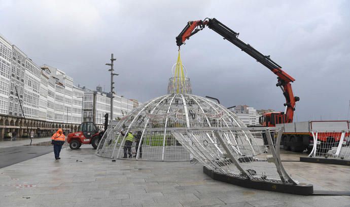 La bola de Navidad llega a la Marina