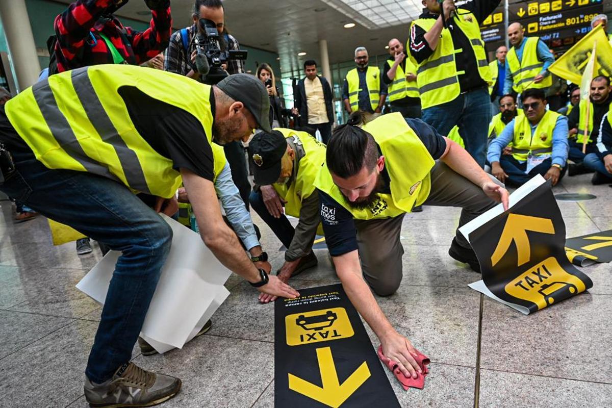 Protesta de taxis en el aeropuerto de Barcelona