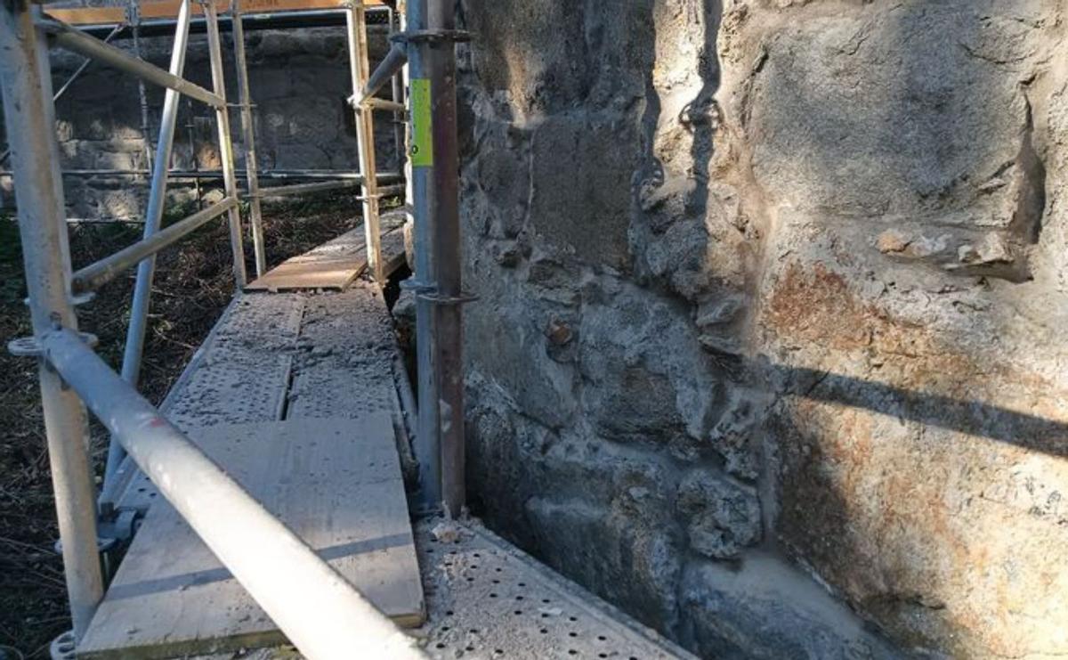 Cascotes en los andamios. |  Víctor M. Fernández