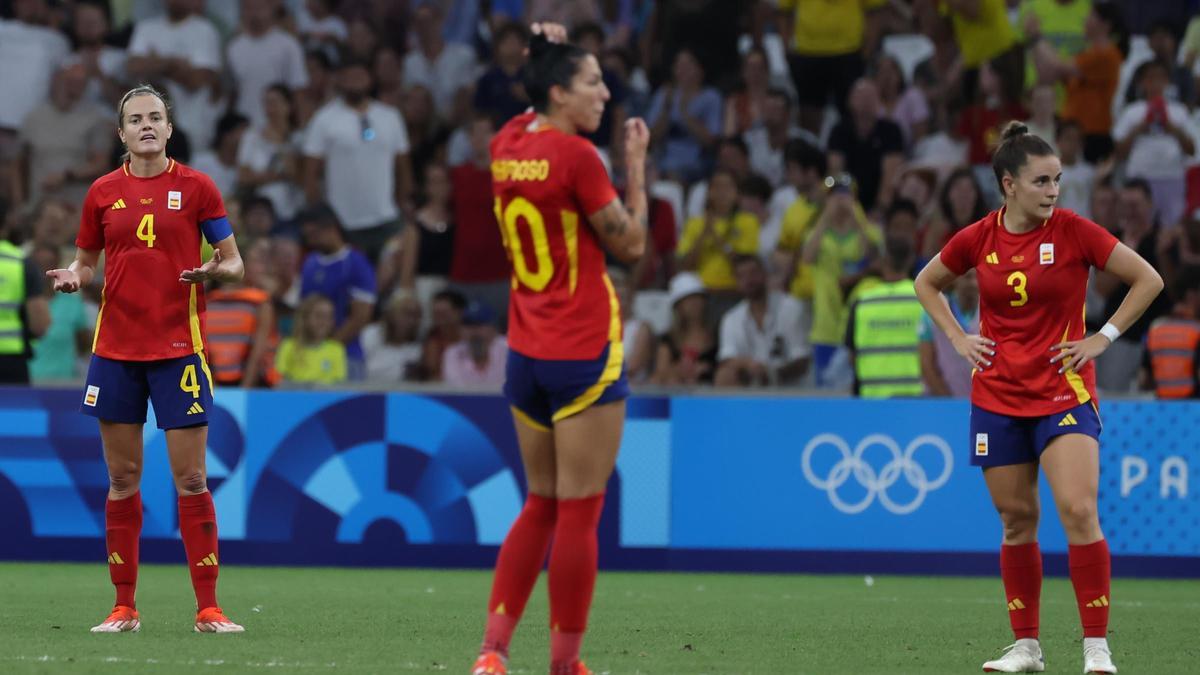 Jugadoras de la selección española durante el partido contra Brasil