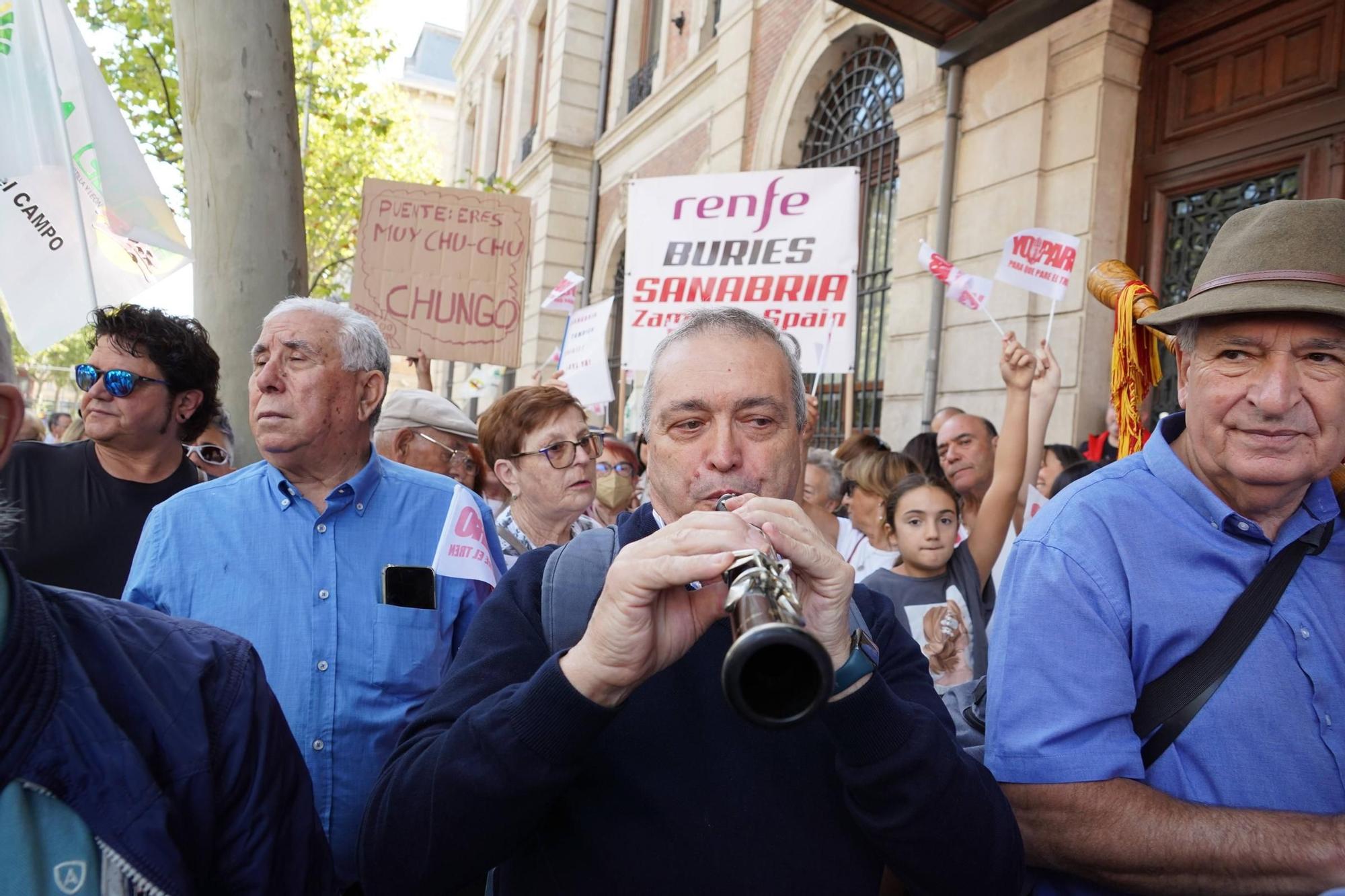 Manifestación por el AVE de Sanabria en Madrid: protesta por el tren a las puertas de Renfe