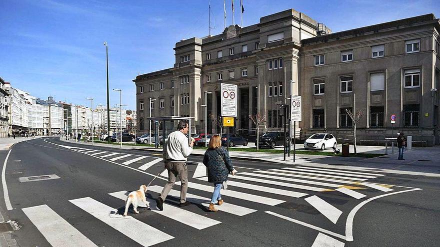 Sede de la Autoridad Portuaria en la avenida de la Marina.