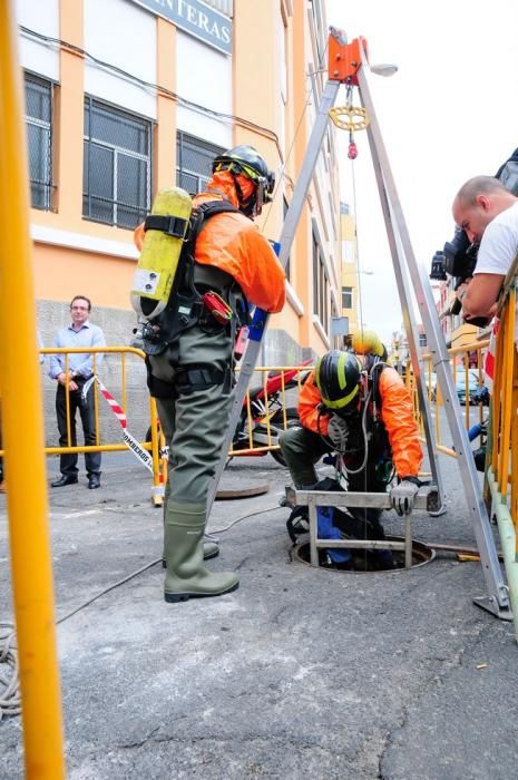 Efectivos de los Bomberos de Las Palmas de Gran ...