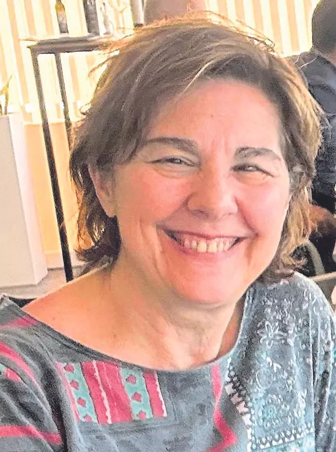 Catalina Ribas Núñez, catedrática en microbiología: «Las células enferman al dejar de entenderse con sus vecinas»