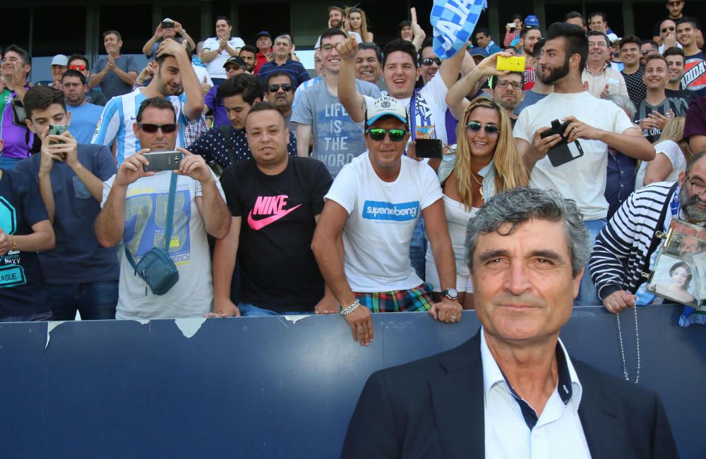 Juande Ramos regresa al Málaga CF. El jeque Al-Thani le ha acompañado en su presentación.