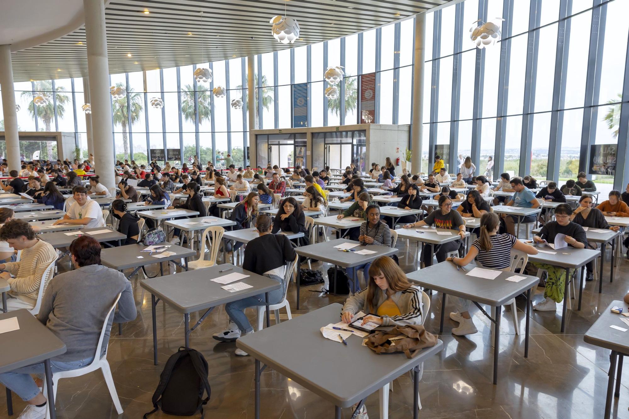 456 estudiantes de seis municipios están realizando las pruebas de la EBAU en el Auditorio Internacional de Torrevieja