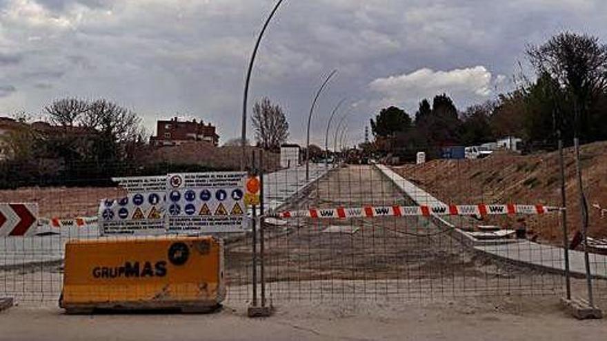 El nou carrer vist des del Sant Maurici. S&#039;enllestirà del tot abans de l&#039;estiu