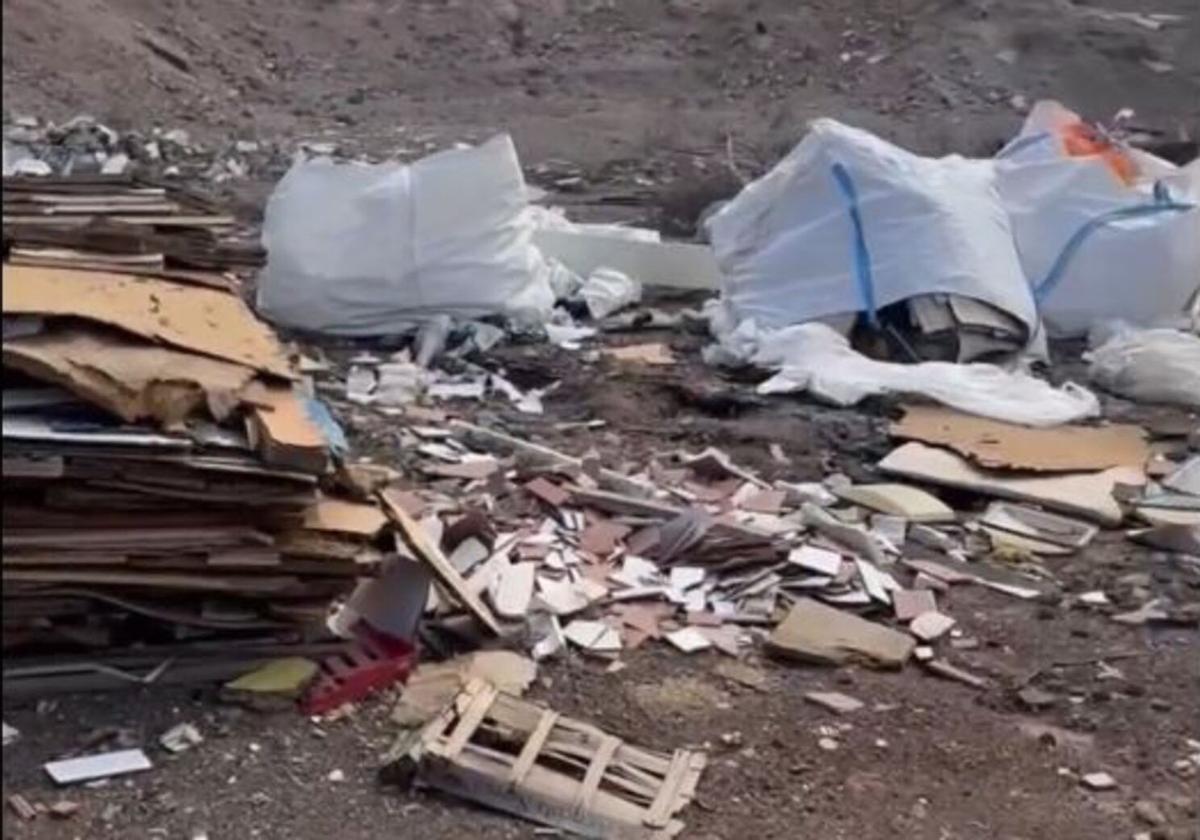 Escombros en la zona de Vega de Yágamo, en Arrecife.