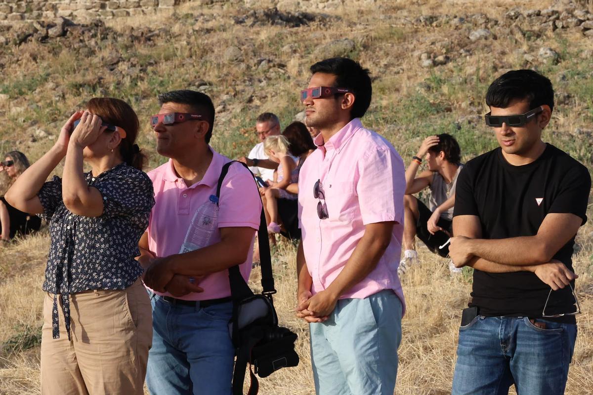 El eclipse solar deja imágenes únicas desde el enclave arqueológico de Ategua en Córdoba El eclipse solar deja imágenes únicas desde el enclave arqueológico de Ategua en Córdoba