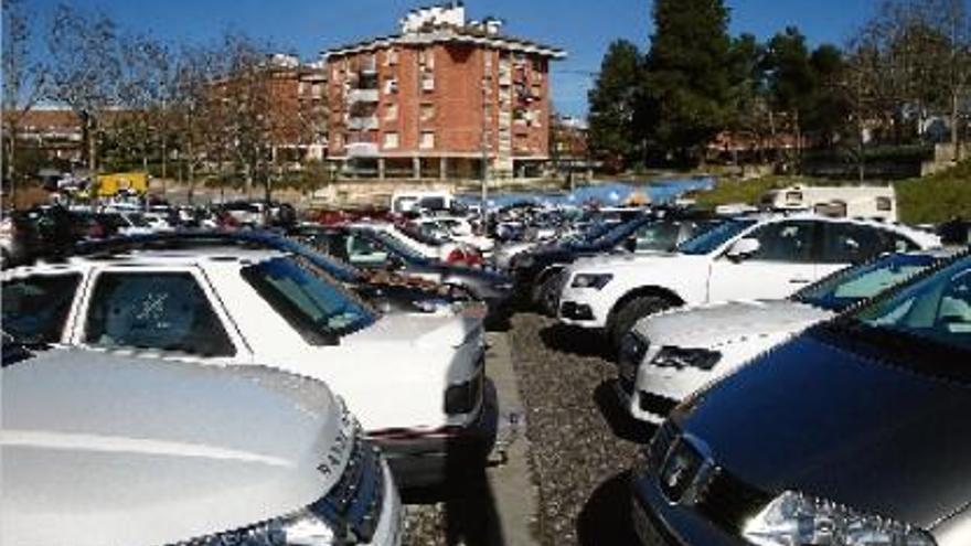 Un dels solars que hi ha al barri de la Balconada que s&#039;utilitza com a aparcament