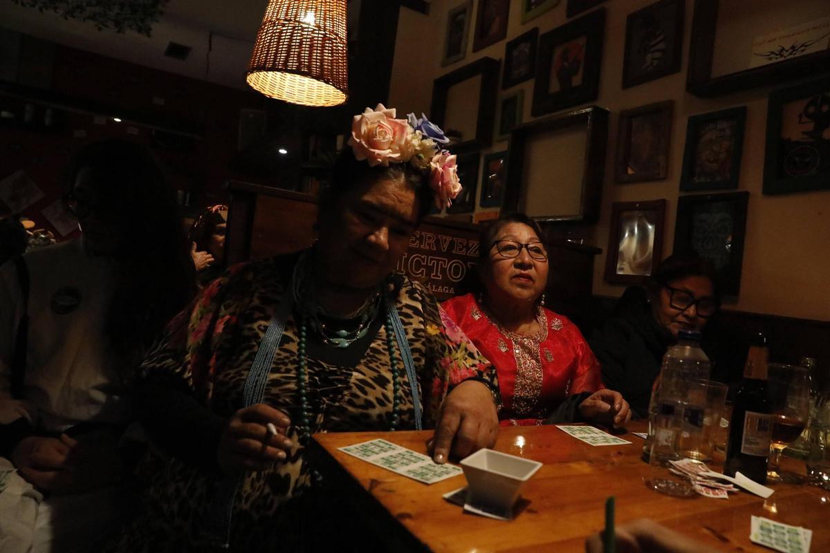 EN IMÁGENES: Las Comadres de Avilés sacan la fiesta a la calle