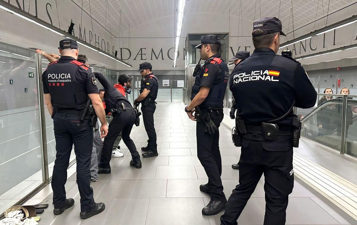 Els Mossos es reforcen a l’estiu amb 818 agents Els Mossos es reforcen a l’estiu amb 818 agents
