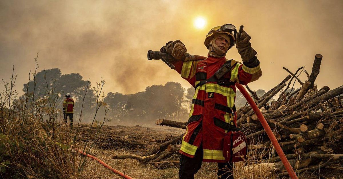 Els bombers estabilitzen el gran incendi forestal de Narbona Els bombers estabilitzen el gran incendi forestal de Narbona