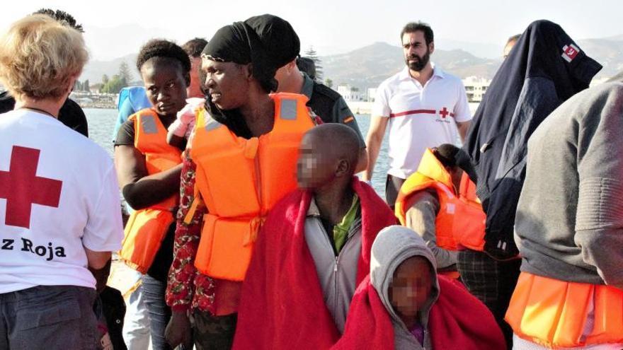 Rescate por Salvamento Marítimo de varias pateras en Granada.