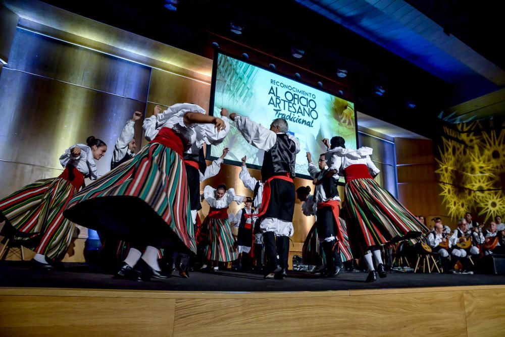 Los artesanos son homenajeados por el Cabildo