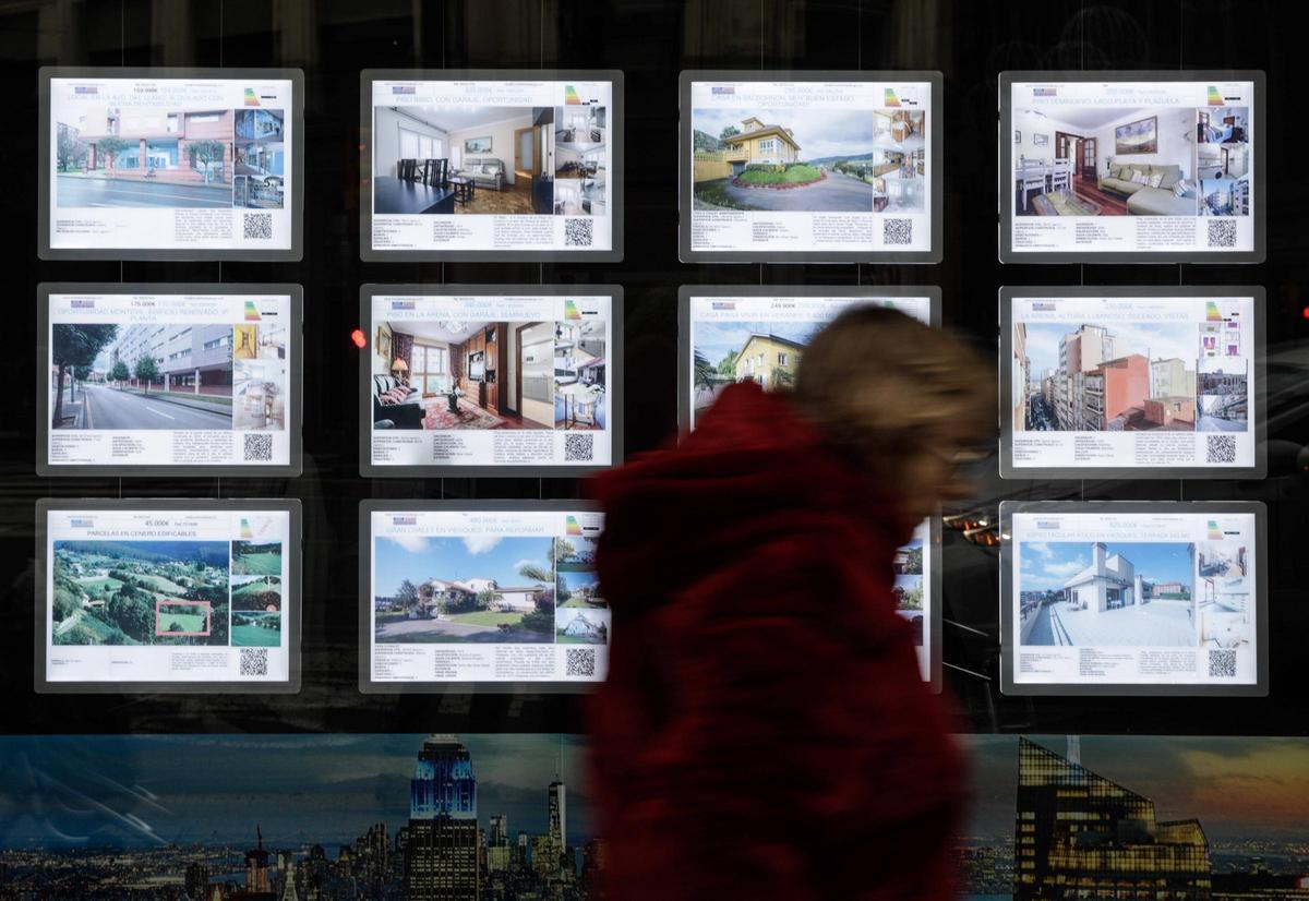 Escaparate de una agencia inmobiliaria.