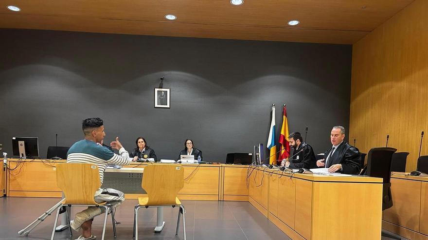El acusado de apuñalar a un hombre en un bar de Las Palmas de Gran Canaria achaca el ataque a una "pelea entre amigos"