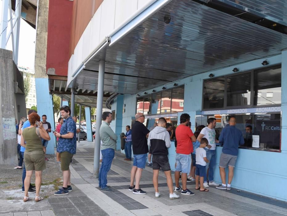 Colas en Balaídos para hacerse con una entrada para el Celta - Real Madrid