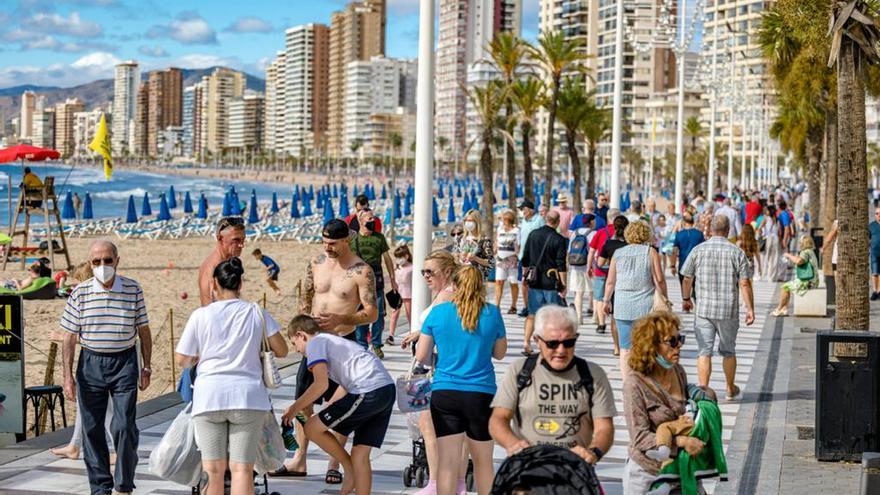 La venta de viviendas turísticas recupera los niveles de 2019 con 21.458 operaciones en 2021 y más caras