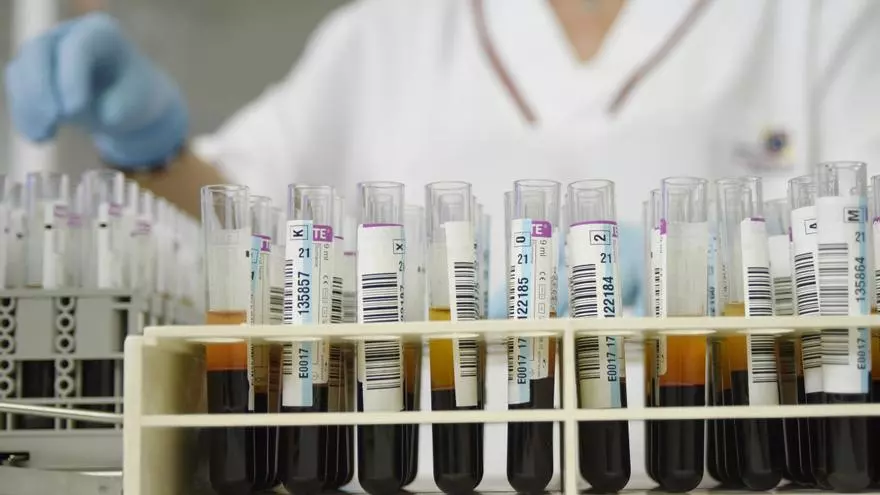 Un análisis de sangre para detectar el alzhéimer en personas con síntomas