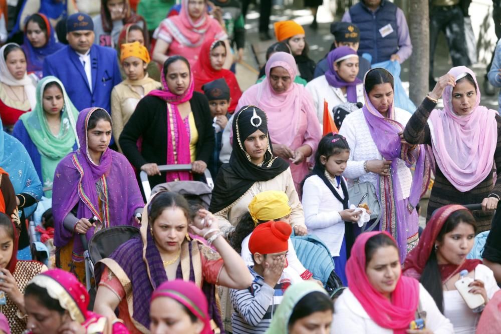 Processó per commemorar la celebració del Baisakhi a Salt