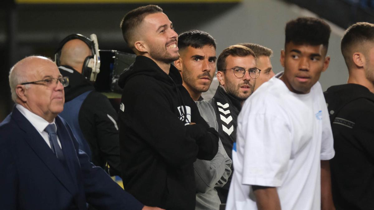 Kirian Rodríguez, antes de la disputa del encuentro ante el Zaragoza, junto a Fabio y Park.